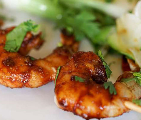 Brochette de gambas, salade. boisson +dessert offerts